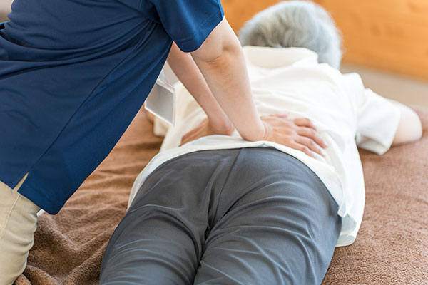 柔道整復術を受ける患者様のイメージ